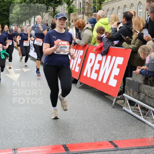 14.06.2026 - REWE Women's Run Strokosch-Dieckow http://msf.ph/oto/9786282 14.06.2026 10:06:27 Ziel 10243, 10255, 10474, 10655, 10672, 10701, 10988, 11011, 11134, 11148, 11211, 11235 meine-sportfotos.de