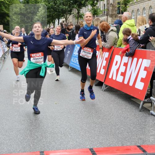 14.06.2026 - REWE Women's Run Strokosch-Dieckow http://msf.ph/oto/9786285 14.06.2026 10:06:28 Ziel 10243, 10255, 10474, 10655, 10672, 10701, 10857, 10988, 11011, 11134, 11148, 11211, 11233, 11235 meine-sportfotos.de