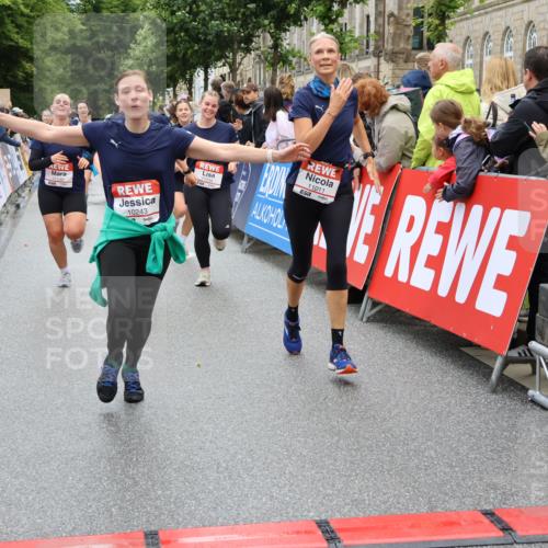 14.06.2026 - REWE Women's Run Strokosch-Dieckow http://msf.ph/oto/9786286 14.06.2026 10:06:28 Ziel 10243, 10255, 10474, 10655, 10672, 10701, 10857, 10988, 11011, 11134, 11148, 11211, 11233, 11235 meine-sportfotos.de