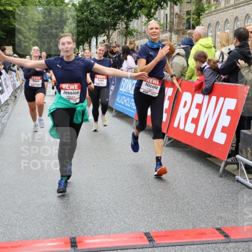 14.06.2026 - REWE Women's Run Strokosch-Dieckow http://msf.ph/oto/9786287 14.06.2026 10:06:28 Ziel 10243, 10255, 10474, 10655, 10672, 10701, 10857, 10988, 11011, 11134, 11148, 11211, 11233, 11235 meine-sportfotos.de