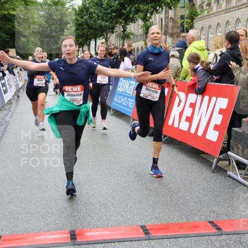 14.06.2026 - REWE Women's Run Strokosch-Dieckow http://msf.ph/oto/9786288 14.06.2026 10:06:28 Ziel 10243, 10255, 10474, 10655, 10672, 10701, 10857, 10988, 11011, 11134, 11148, 11211, 11233, 11235 meine-sportfotos.de