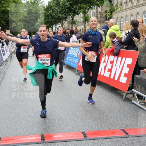 14.06.2026 - REWE Women's Run Strokosch-Dieckow http://msf.ph/oto/9786289 14.06.2026 10:06:28 Ziel 10243, 10255, 10474, 10655, 10672, 10701, 10857, 10988, 11011, 11134, 11148, 11211, 11233, 11235 meine-sportfotos.de