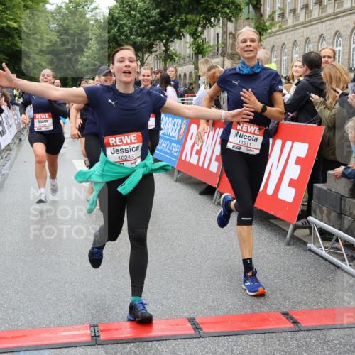 14.06.2026 - REWE Women's Run Strokosch-Dieckow http://msf.ph/oto/9786293 14.06.2026 10:06:29 Ziel 10243, 10255, 10474, 10655, 10672, 10701, 10857, 10988, 11011, 11148, 11211, 11233, 11235, 11484 meine-sportfotos.de