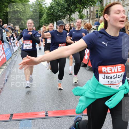 14.06.2026 - REWE Women's Run Strokosch-Dieckow http://msf.ph/oto/9786294 14.06.2026 10:06:29 Ziel 10243, 10255, 10474, 10655, 10672, 10701, 10857, 10988, 11011, 11148, 11211, 11233, 11235, 11484 meine-sportfotos.de