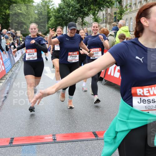 14.06.2026 - REWE Women's Run Strokosch-Dieckow http://msf.ph/oto/9786295 14.06.2026 10:06:29 Ziel 10243, 10255, 10474, 10655, 10672, 10701, 10857, 10988, 11011, 11148, 11211, 11233, 11235, 11484 meine-sportfotos.de