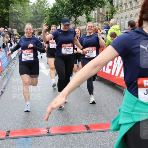 14.06.2026 - REWE Women's Run Strokosch-Dieckow http://msf.ph/oto/9786296 14.06.2026 10:06:30 Ziel 10243, 10255, 10474, 10655, 10672, 10826, 10857, 10988, 11011, 11148, 11233, 11235, 11484, 11521 meine-sportfotos.de