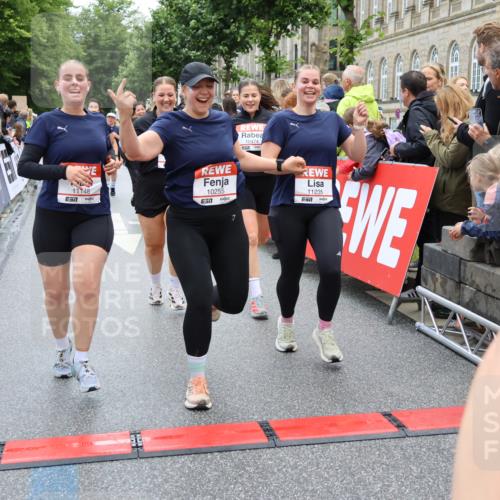 14.06.2026 - REWE Women's Run Strokosch-Dieckow http://msf.ph/oto/9786299 14.06.2026 10:06:30 Ziel 10243, 10255, 10474, 10655, 10672, 10826, 10857, 10988, 11011, 11148, 11233, 11235, 11484, 11521 meine-sportfotos.de