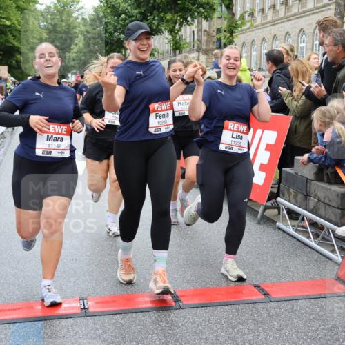 14.06.2026 - REWE Women's Run Strokosch-Dieckow http://msf.ph/oto/9786302 14.06.2026 10:06:30 Ziel 10243, 10255, 10474, 10655, 10672, 10826, 10857, 10988, 11011, 11148, 11233, 11235, 11484, 11521 meine-sportfotos.de