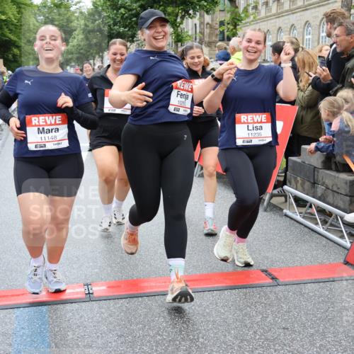 14.06.2026 - REWE Women's Run Strokosch-Dieckow http://msf.ph/oto/9786304 14.06.2026 10:06:30 Ziel 10243, 10255, 10474, 10655, 10672, 10826, 10857, 10988, 11011, 11148, 11233, 11235, 11484, 11521 meine-sportfotos.de