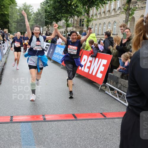 14.06.2026 - REWE Women's Run Strokosch-Dieckow http://msf.ph/oto/9786305 14.06.2026 10:06:32 Ziel 10243, 10255, 10474, 10655, 10672, 10826, 10857, 11011, 11148, 11233, 11235, 11410, 11484, 11521 meine-sportfotos.de