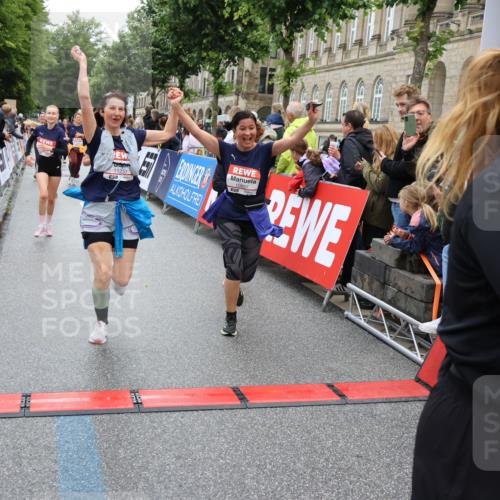 14.06.2026 - REWE Women's Run Strokosch-Dieckow http://msf.ph/oto/9786306 14.06.2026 10:06:32 Ziel 10243, 10255, 10474, 10655, 10672, 10826, 10857, 11011, 11148, 11233, 11235, 11410, 11484, 11521 meine-sportfotos.de