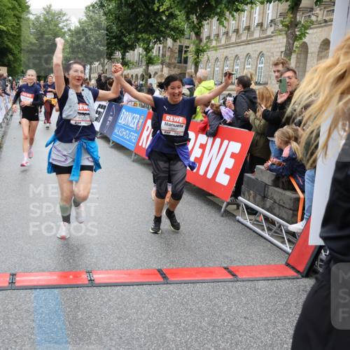 14.06.2026 - REWE Women's Run Strokosch-Dieckow http://msf.ph/oto/9786307 14.06.2026 10:06:32 Ziel 10243, 10255, 10474, 10655, 10672, 10826, 10857, 11011, 11148, 11233, 11235, 11410, 11484, 11521 meine-sportfotos.de