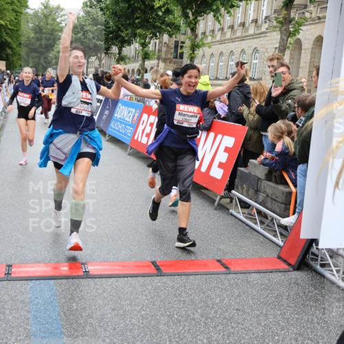 14.06.2026 - REWE Women's Run Strokosch-Dieckow http://msf.ph/oto/9786309 14.06.2026 10:06:32 Ziel 10243, 10255, 10474, 10655, 10672, 10826, 10857, 11011, 11148, 11233, 11235, 11410, 11484, 11521 meine-sportfotos.de