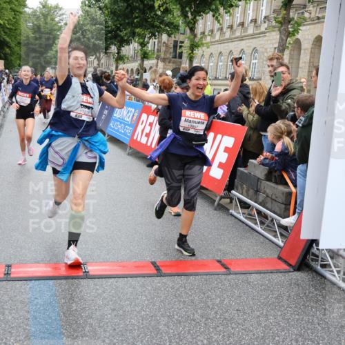 14.06.2026 - REWE Women's Run Strokosch-Dieckow http://msf.ph/oto/9786310 14.06.2026 10:06:32 Ziel 10243, 10255, 10474, 10655, 10672, 10826, 10857, 11011, 11148, 11233, 11235, 11410, 11484, 11521 meine-sportfotos.de