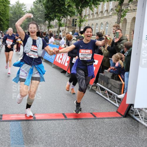 14.06.2026 - REWE Women's Run Strokosch-Dieckow http://msf.ph/oto/9786312 14.06.2026 10:06:32 Ziel 10243, 10255, 10474, 10655, 10672, 10826, 10857, 11011, 11148, 11233, 11235, 11410, 11484, 11521 meine-sportfotos.de