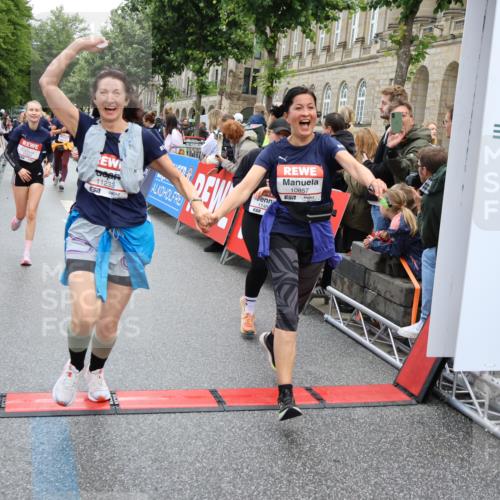14.06.2026 - REWE Women's Run Strokosch-Dieckow http://msf.ph/oto/9786313 14.06.2026 10:06:32 Ziel 10243, 10255, 10474, 10655, 10672, 10826, 10857, 11011, 11148, 11233, 11235, 11410, 11484, 11521 meine-sportfotos.de