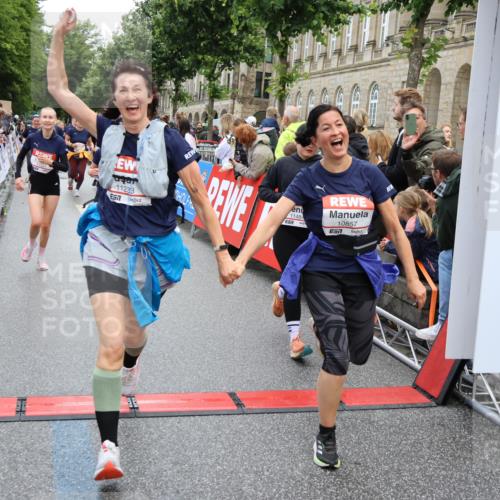 14.06.2026 - REWE Women's Run Strokosch-Dieckow http://msf.ph/oto/9786315 14.06.2026 10:06:33 Ziel 10243, 10255, 10474, 10597, 10655, 10672, 10747, 10826, 10857, 11011, 11148, 11233, 11235, 11250, 11267, 11410, 11484, 11521 meine-sportfotos.de