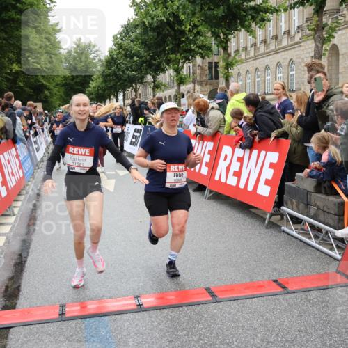 14.06.2026 - REWE Women's Run Strokosch-Dieckow http://msf.ph/oto/9786316 14.06.2026 10:06:34 Ziel 10243, 10255, 10474, 10597, 10655, 10672, 10747, 10826, 10857, 11011, 11148, 11233, 11235, 11250, 11267, 11410, 11484, 11521 meine-sportfotos.de