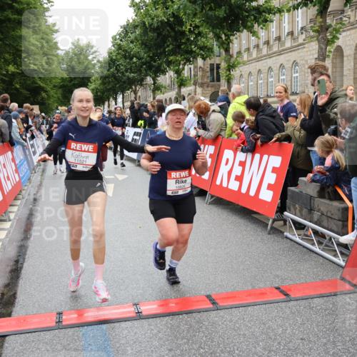 14.06.2026 - REWE Women's Run Strokosch-Dieckow http://msf.ph/oto/9786317 14.06.2026 10:06:34 Ziel 10243, 10255, 10474, 10597, 10655, 10672, 10747, 10826, 10857, 11011, 11148, 11233, 11235, 11250, 11267, 11410, 11484, 11521 meine-sportfotos.de