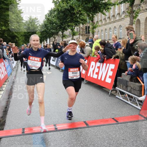 14.06.2026 - REWE Women's Run Strokosch-Dieckow http://msf.ph/oto/9786318 14.06.2026 10:06:34 Ziel 10243, 10255, 10474, 10597, 10655, 10672, 10747, 10826, 10857, 11011, 11148, 11233, 11235, 11250, 11267, 11410, 11484, 11521 meine-sportfotos.de