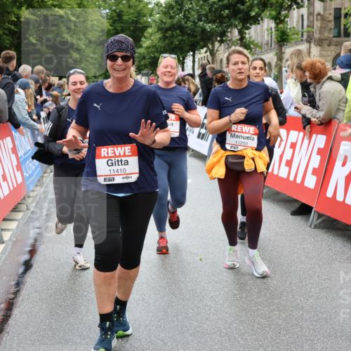 14.06.2026 - REWE Women's Run Strokosch-Dieckow http://msf.ph/oto/9786320 14.06.2026 10:06:36 Ziel 10243, 10255, 10474, 10597, 10635, 10672, 10747, 10826, 10857, 11011, 11148, 11233, 11235, 11250, 11267, 11410, 11484, 11521 meine-sportfotos.de
