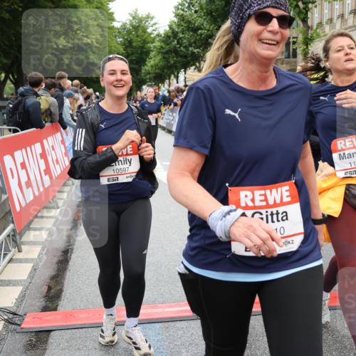 14.06.2026 - REWE Women's Run Strokosch-Dieckow http://msf.ph/oto/9786328 14.06.2026 10:06:37 Ziel 10243, 10255, 10474, 10597, 10635, 10672, 10747, 10826, 10857, 11011, 11148, 11233, 11235, 11250, 11267, 11410, 11484, 11521 meine-sportfotos.de