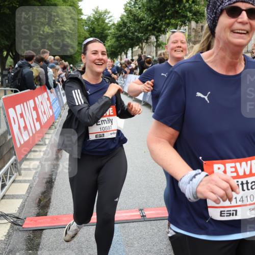 14.06.2026 - REWE Women's Run Strokosch-Dieckow http://msf.ph/oto/9786331 14.06.2026 10:06:38 Ziel 10255, 10474, 10597, 10635, 10672, 10747, 10826, 10857, 11148, 11233, 11235, 11250, 11267, 11410, 11484, 11521 meine-sportfotos.de