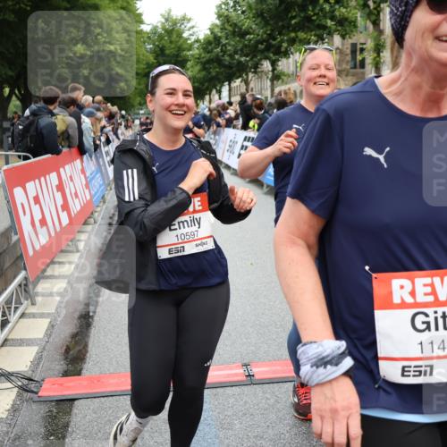 14.06.2026 - REWE Women's Run Strokosch-Dieckow http://msf.ph/oto/9786332 14.06.2026 10:06:38 Ziel 10255, 10474, 10597, 10635, 10672, 10747, 10826, 10857, 11148, 11233, 11235, 11250, 11267, 11410, 11484, 11521 meine-sportfotos.de