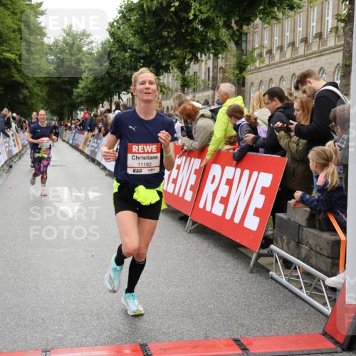 14.06.2026 - REWE Women's Run Strokosch-Dieckow http://msf.ph/oto/9786338 14.06.2026 10:06:44 Ziel 10597, 10635, 10747, 11182, 11250, 11267, 11321, 11410 meine-sportfotos.de