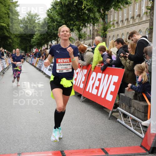 14.06.2026 - REWE Women's Run Strokosch-Dieckow http://msf.ph/oto/9786339 14.06.2026 10:06:44 Ziel 10597, 10635, 10747, 11182, 11250, 11267, 11321, 11410 meine-sportfotos.de