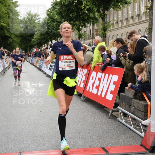 14.06.2026 - REWE Women's Run Strokosch-Dieckow http://msf.ph/oto/9786340 14.06.2026 10:06:45 Ziel 10597, 10635, 10747, 11182, 11250, 11267, 11321 meine-sportfotos.de
