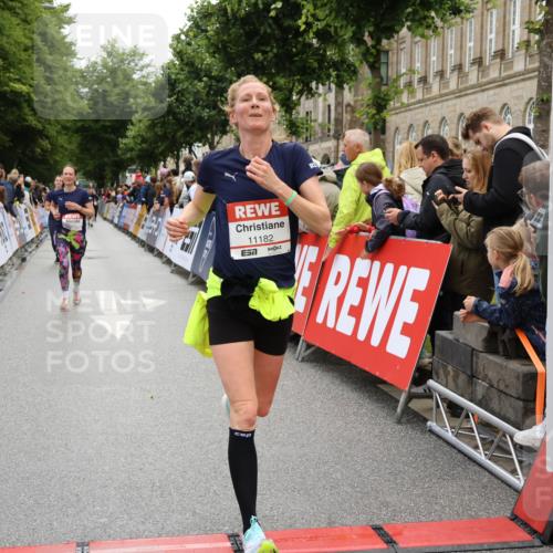 14.06.2026 - REWE Women's Run Strokosch-Dieckow http://msf.ph/oto/9786341 14.06.2026 10:06:45 Ziel 10597, 10635, 10747, 11182, 11250, 11267, 11321 meine-sportfotos.de