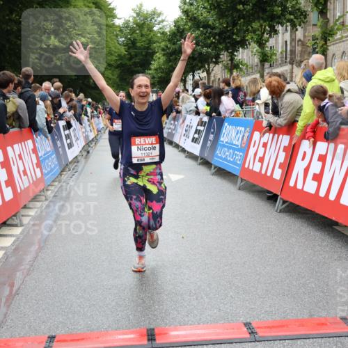 14.06.2026 - REWE Women's Run Strokosch-Dieckow http://msf.ph/oto/9786342 14.06.2026 10:06:47 Ziel 10635, 10646, 11182, 11321 meine-sportfotos.de
