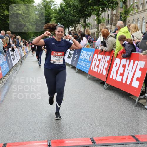 14.06.2026 - REWE Women's Run Strokosch-Dieckow http://msf.ph/oto/9786352 14.06.2026 10:06:50 Ziel 10282, 10646, 10868, 11182, 11321 meine-sportfotos.de