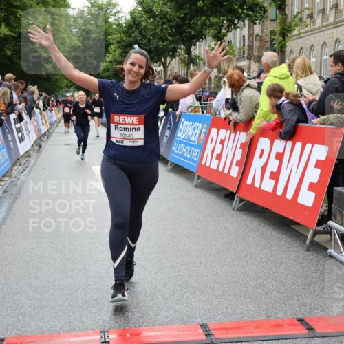 14.06.2026 - REWE Women's Run Strokosch-Dieckow http://msf.ph/oto/9786355 14.06.2026 10:06:50 Ziel 10282, 10646, 10868, 11182, 11321 meine-sportfotos.de