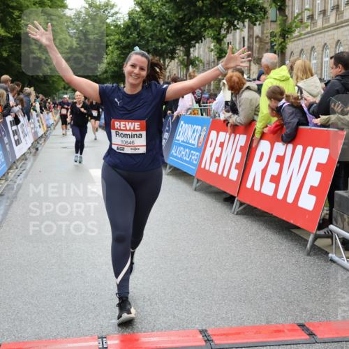14.06.2026 - REWE Women's Run Strokosch-Dieckow http://msf.ph/oto/9786356 14.06.2026 10:06:50 Ziel 10282, 10646, 10868, 11182, 11321 meine-sportfotos.de