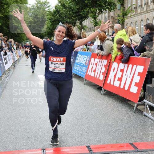 14.06.2026 - REWE Women's Run Strokosch-Dieckow http://msf.ph/oto/9786357 14.06.2026 10:06:50 Ziel 10282, 10646, 10868, 11182, 11321 meine-sportfotos.de