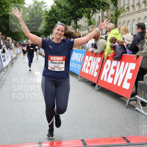 14.06.2026 - REWE Women's Run Strokosch-Dieckow http://msf.ph/oto/9786358 14.06.2026 10:06:50 Ziel 10282, 10646, 10868, 11182, 11321 meine-sportfotos.de