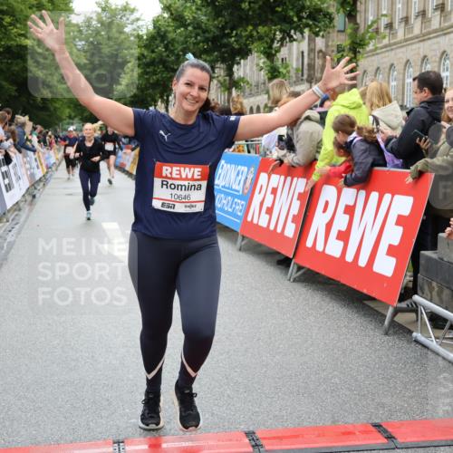 14.06.2026 - REWE Women's Run Strokosch-Dieckow http://msf.ph/oto/9786359 14.06.2026 10:06:50 Ziel 10282, 10646, 10868, 11182, 11321 meine-sportfotos.de
