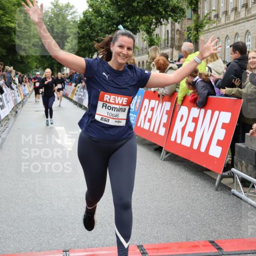 14.06.2026 - REWE Women's Run Strokosch-Dieckow http://msf.ph/oto/9786361 14.06.2026 10:06:50 Ziel 10282, 10646, 10868, 11182, 11321 meine-sportfotos.de