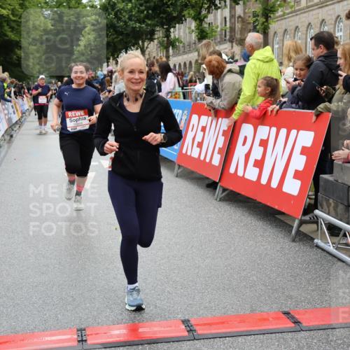 14.06.2026 - REWE Women's Run Strokosch-Dieckow http://msf.ph/oto/9786362 14.06.2026 10:06:53 Ziel 10282, 10646, 10868, 11031, 11321 meine-sportfotos.de