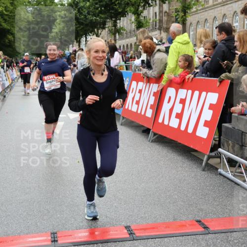 14.06.2026 - REWE Women's Run Strokosch-Dieckow http://msf.ph/oto/9786363 14.06.2026 10:06:53 Ziel 10282, 10646, 10868, 11031, 11321 meine-sportfotos.de