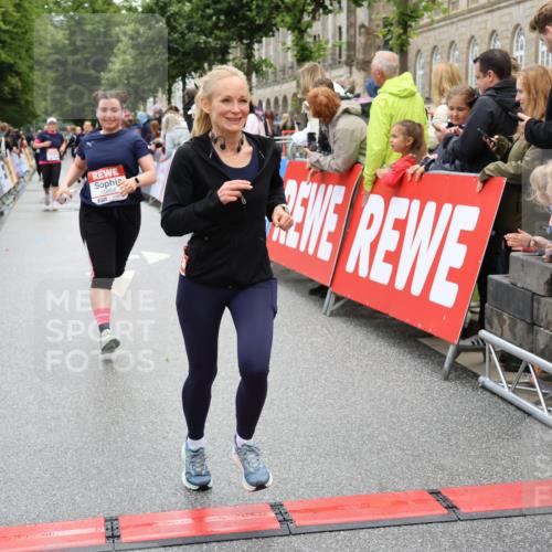 14.06.2026 - REWE Women's Run Strokosch-Dieckow http://msf.ph/oto/9786364 14.06.2026 10:06:54 Ziel 10282, 10646, 10868, 11031, 11321 meine-sportfotos.de