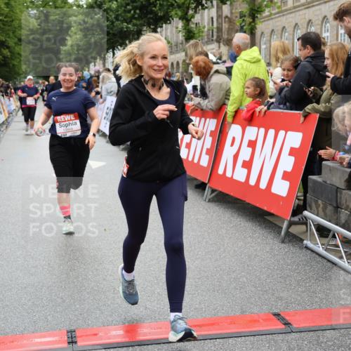 14.06.2026 - REWE Women's Run Strokosch-Dieckow http://msf.ph/oto/9786365 14.06.2026 10:06:54 Ziel 10282, 10646, 10868, 11031, 11321 meine-sportfotos.de