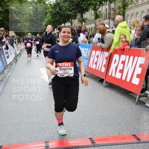 14.06.2026 - REWE Women's Run Strokosch-Dieckow http://msf.ph/oto/9786367 14.06.2026 10:06:54 Ziel 10282, 10646, 10868, 11031, 11321 meine-sportfotos.de