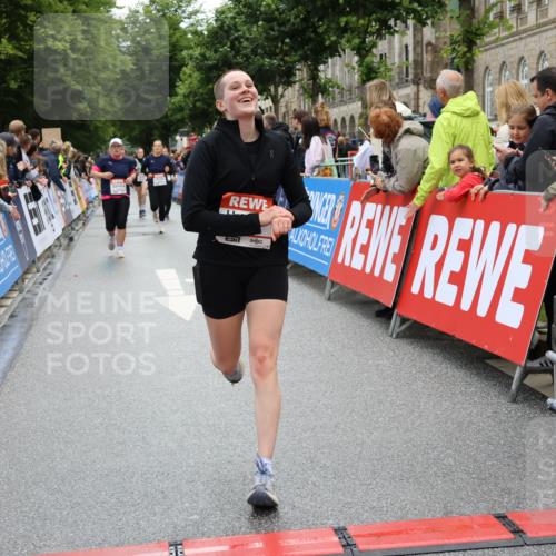 14.06.2026 - REWE Women's Run Strokosch-Dieckow http://msf.ph/oto/9786370 14.06.2026 10:06:55 Ziel 10282, 10646, 10868, 11031, 11321 meine-sportfotos.de