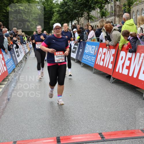 14.06.2026 - REWE Women's Run Strokosch-Dieckow http://msf.ph/oto/9786373 14.06.2026 10:06:59 Ziel 10060, 10061, 10282, 10428, 10791, 10825, 10868, 11031, 11354 meine-sportfotos.de