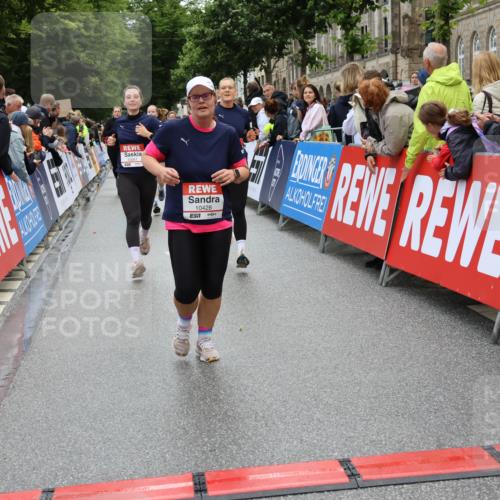 14.06.2026 - REWE Women's Run Strokosch-Dieckow http://msf.ph/oto/9786374 14.06.2026 10:06:59 Ziel 10060, 10061, 10282, 10428, 10791, 10825, 10868, 11031, 11354 meine-sportfotos.de