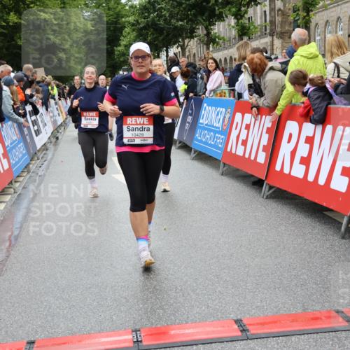 14.06.2026 - REWE Women's Run Strokosch-Dieckow http://msf.ph/oto/9786376 14.06.2026 10:07:00 Ziel 10060, 10061, 10282, 10428, 10791, 10825, 10868, 10939, 11031, 11354 meine-sportfotos.de