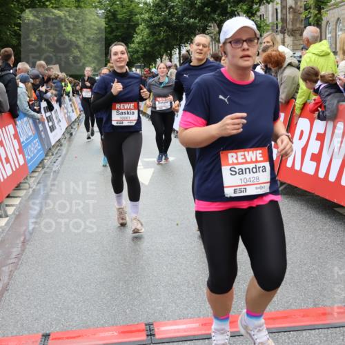 14.06.2026 - REWE Women's Run Strokosch-Dieckow http://msf.ph/oto/9786377 14.06.2026 10:07:01 Ziel 10060, 10061, 10282, 10428, 10505, 10791, 10825, 10868, 10939, 11031, 11354 meine-sportfotos.de